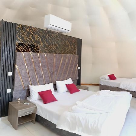 Bed and Breakfast Titanic Camp Wadi Rum Exterior foto