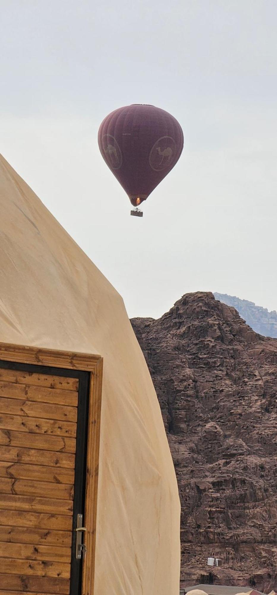 Bed and Breakfast Titanic Camp Wadi Rum Exterior foto