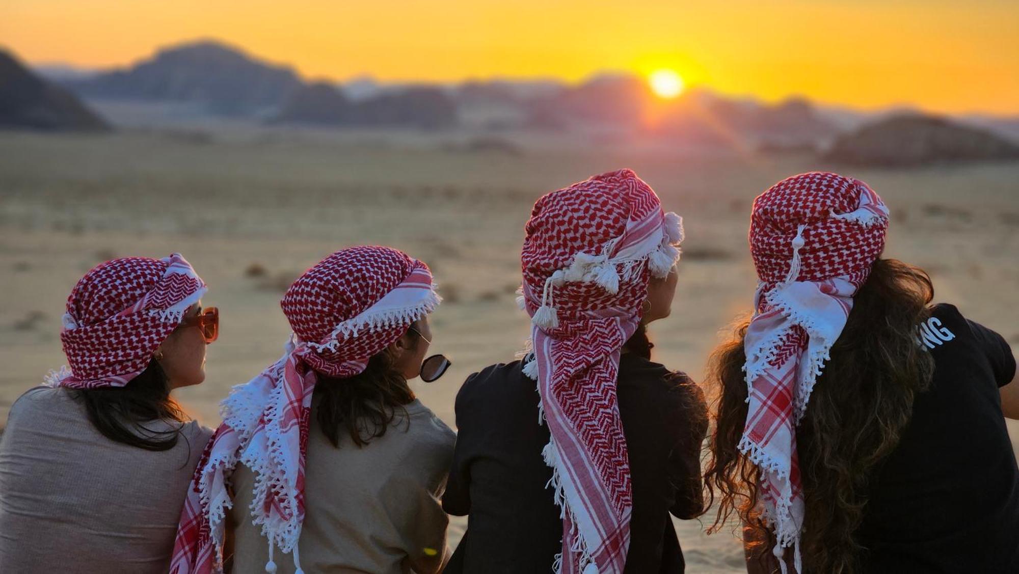 Bed and Breakfast Titanic Camp Wadi Rum Exterior foto