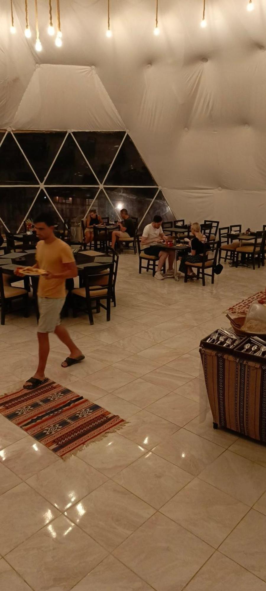 Bed and Breakfast Titanic Camp Wadi Rum Exterior foto